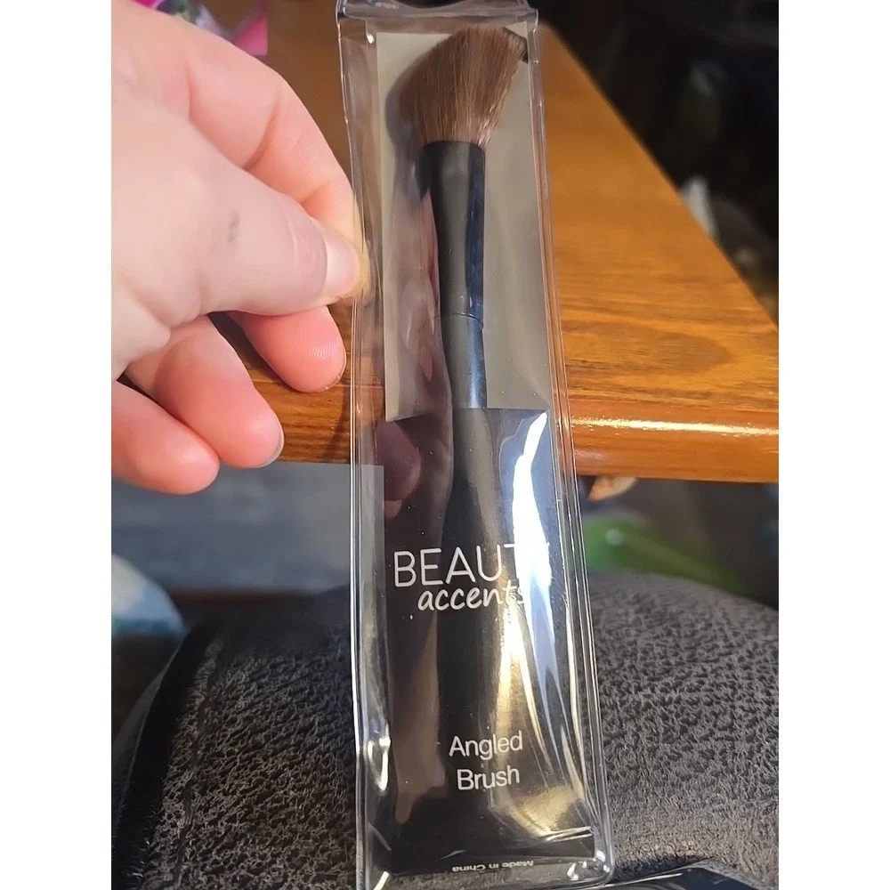 Beauty‎ Accents Angled Brush